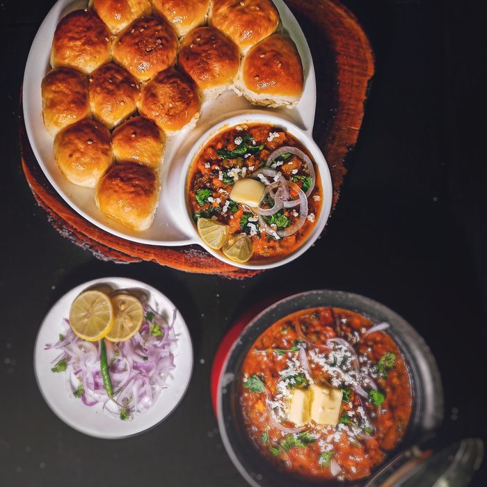 Pav bhaji with buttered pav, onion and lemon